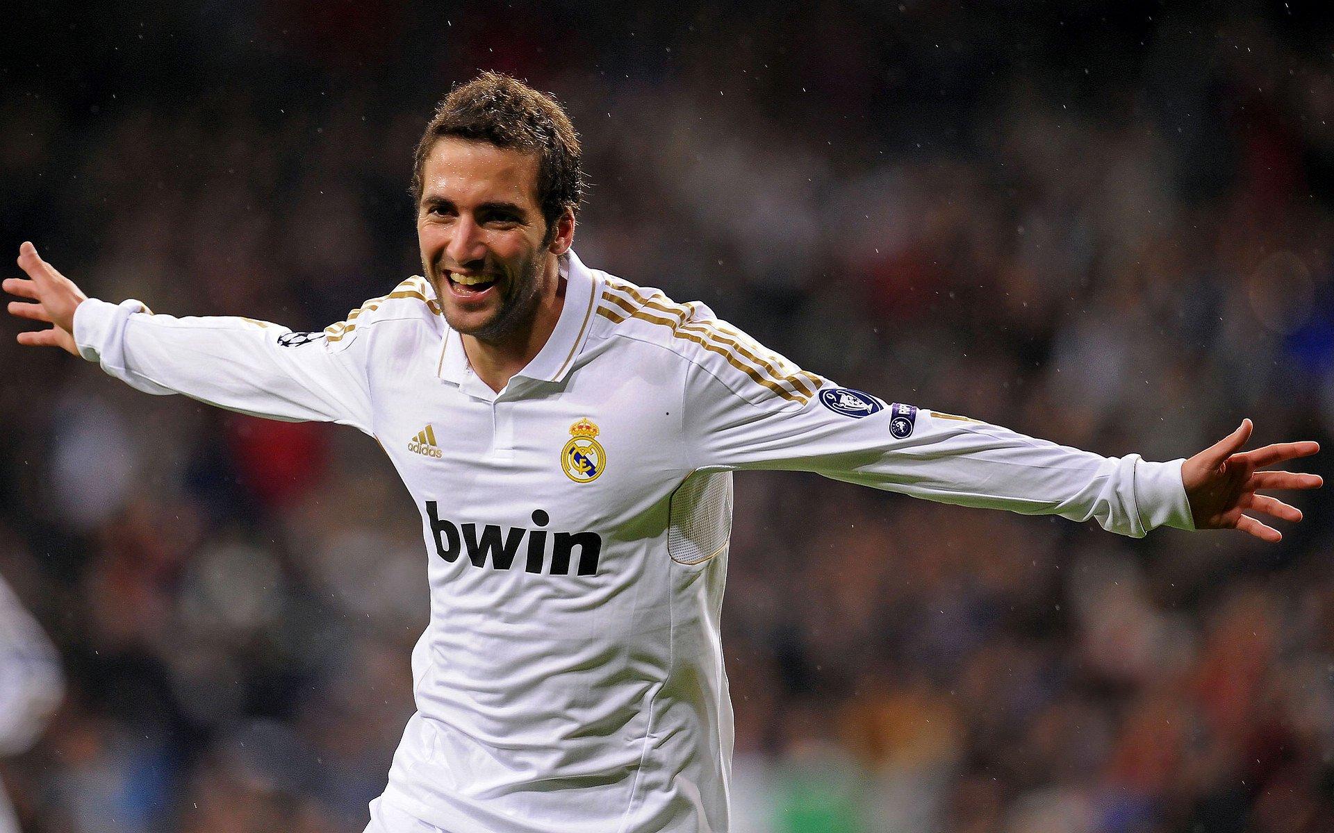 曼联夏窗战略调整，优先补强中场 引援或需先清洗冗员