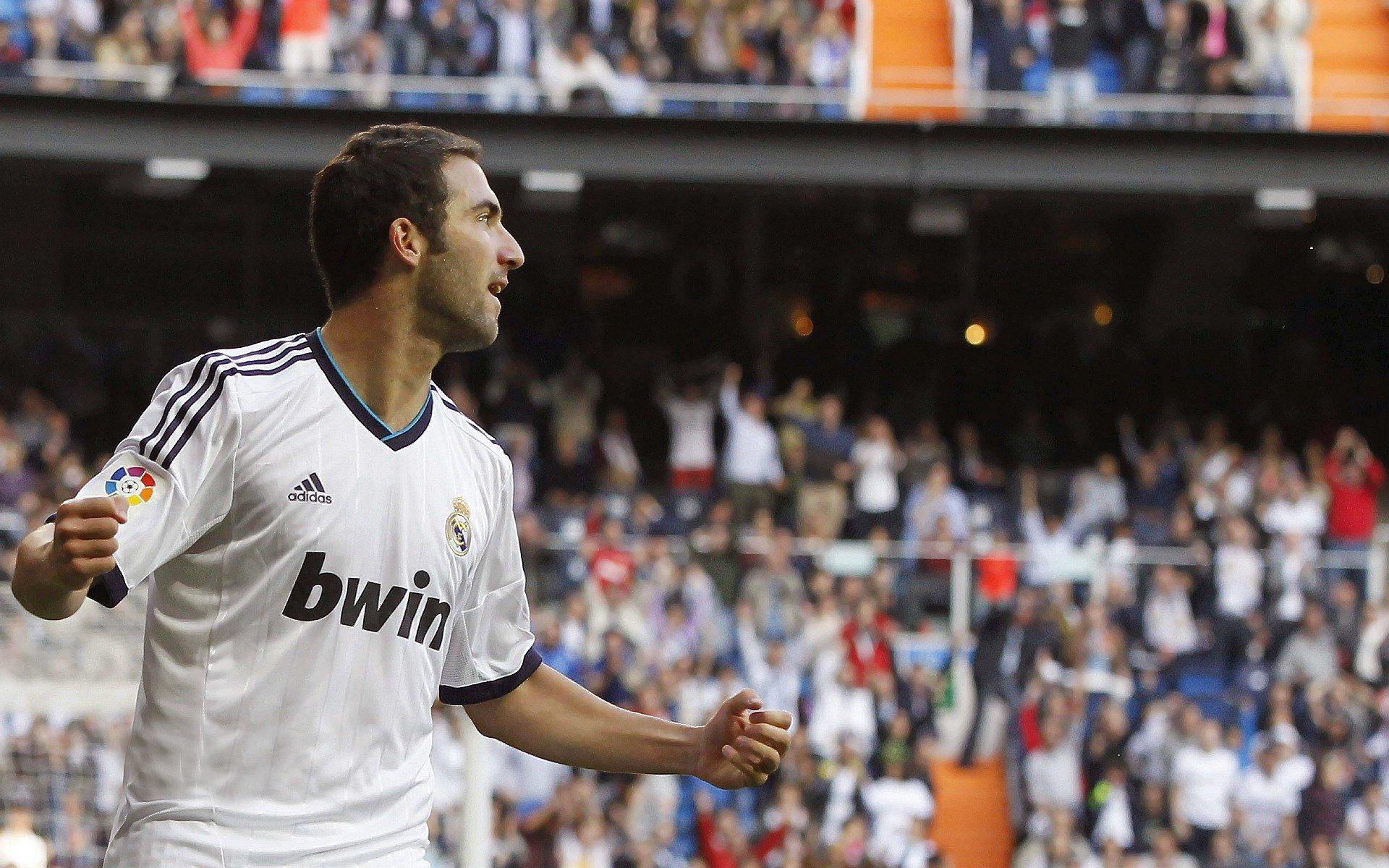 曼联更衣室暗流涌动,拉门斯加盟引发门将位置深度危机,球员担忧若奥纳纳留队恐成更衣室隐患